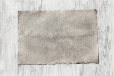 Kağıt ahşap zemin üzerinde