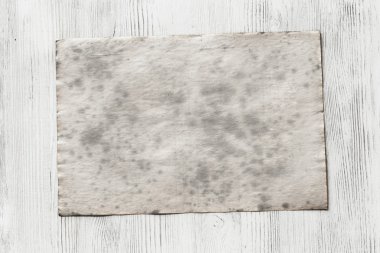 Kağıt ahşap zemin üzerinde