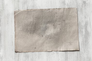 Kağıt ahşap zemin üzerinde