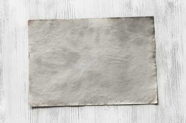 Kağıt ahşap zemin üzerinde