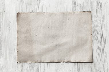 Kağıt ahşap zemin üzerinde