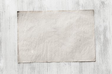 Kağıt ahşap zemin üzerinde