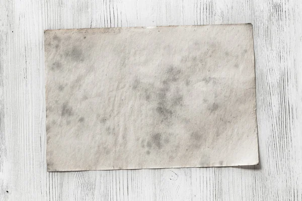 Kağıt ahşap zemin üzerinde