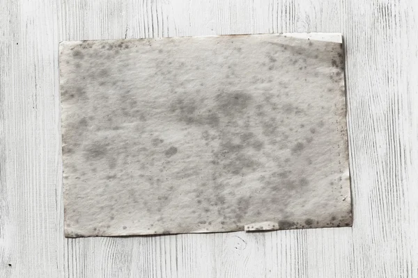 Kağıt ahşap zemin üzerinde