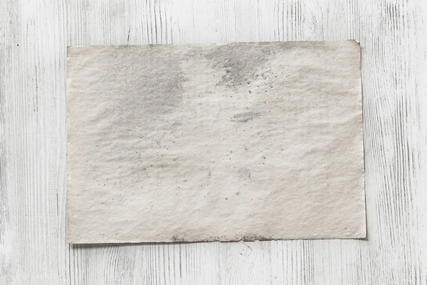 Kağıt ahşap zemin üzerinde