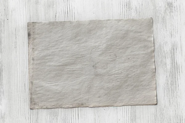 Kağıt ahşap zemin üzerinde