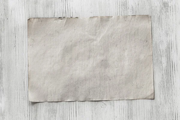 Kağıt ahşap zemin üzerinde