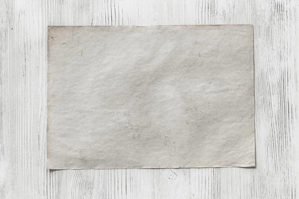 Kağıt ahşap zemin üzerinde