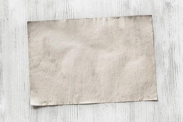 Kağıt ahşap zemin üzerinde