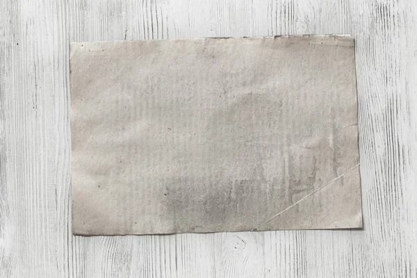 Kağıt ahşap zemin üzerinde