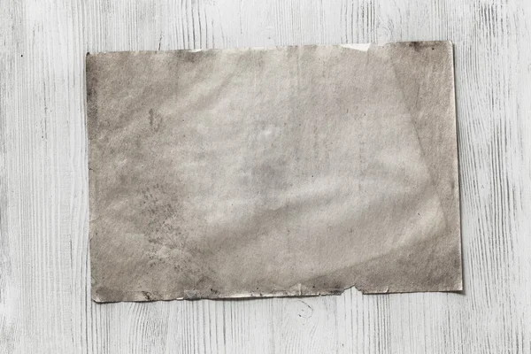 Kağıt ahşap zemin üzerinde
