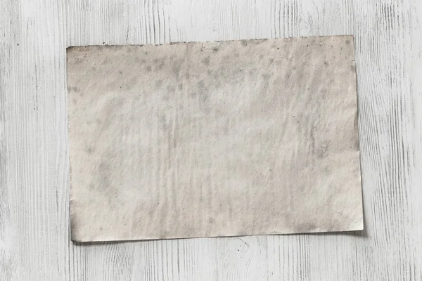 Kağıt ahşap zemin üzerinde