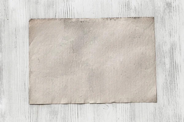 Kağıt ahşap zemin üzerinde