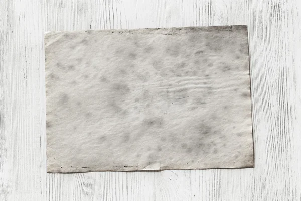 Kağıt ahşap zemin üzerinde
