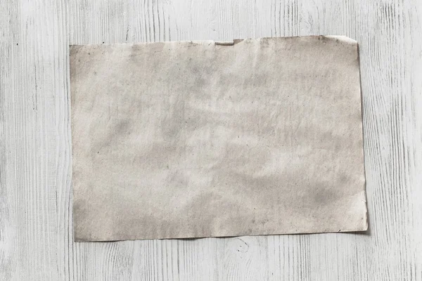 Kağıt ahşap zemin üzerinde