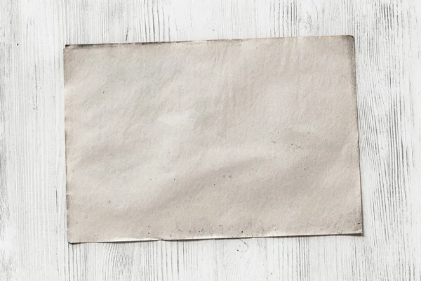 Kağıt ahşap zemin üzerinde