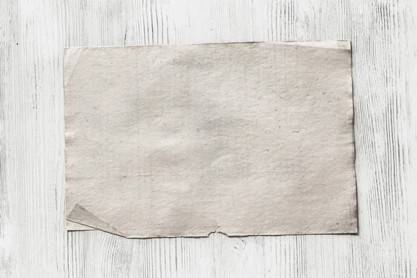 Kağıt ahşap zemin üzerinde