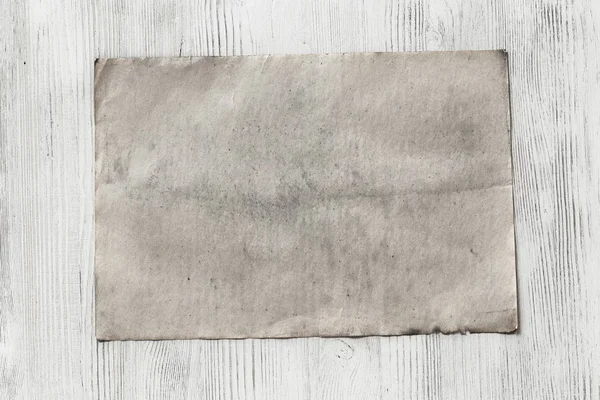 Kağıt ahşap zemin üzerinde