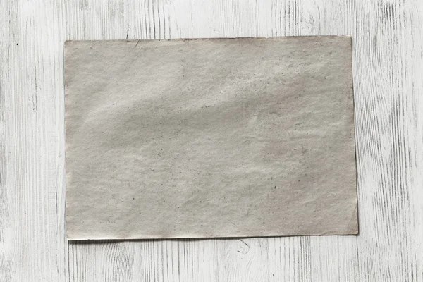 Kağıt ahşap zemin üzerinde