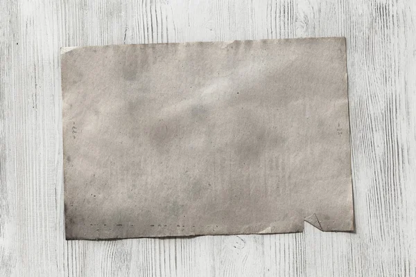 Kağıt ahşap zemin üzerinde