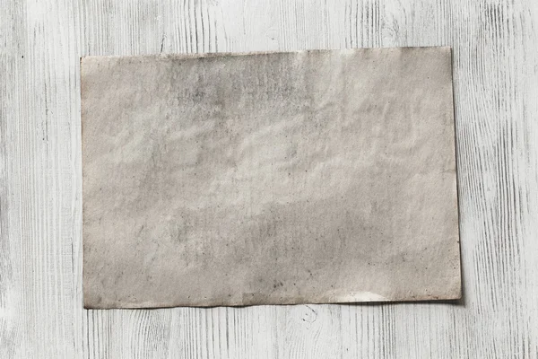 Kağıt ahşap zemin üzerinde
