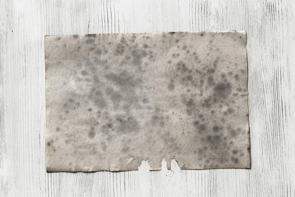 Kağıt ahşap zemin üzerinde