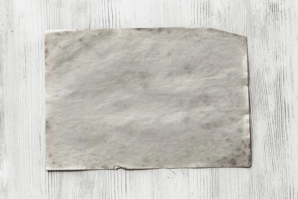 Kağıt ahşap zemin üzerinde