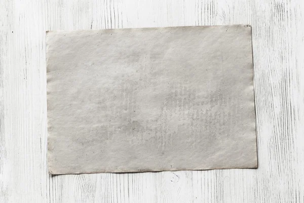 Kağıt ahşap zemin üzerinde