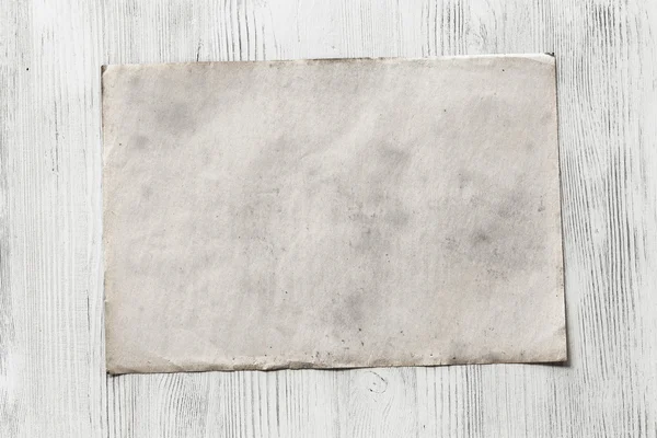 Kağıt ahşap zemin üzerinde