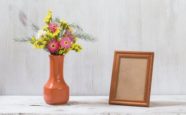 çerçeve beyaz masada