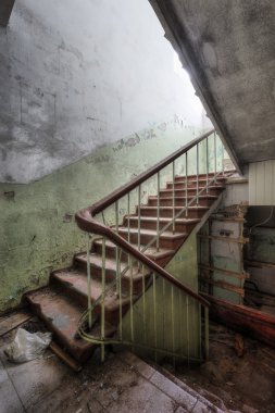 binayı terk edilmiş