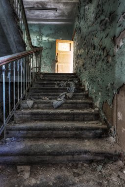 binayı terk edilmiş