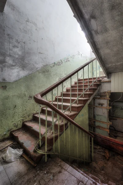 binayı terk edilmiş