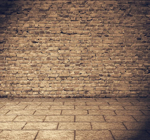 eski iç, tuğla duvar