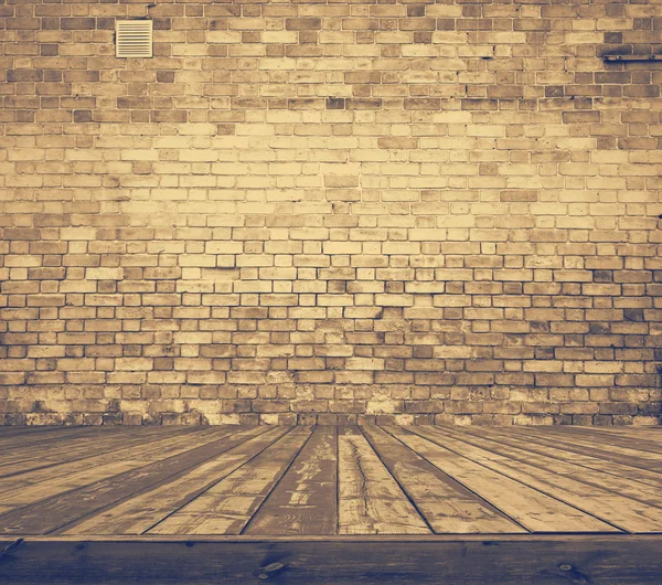 Tuğla duvarlı eski oda