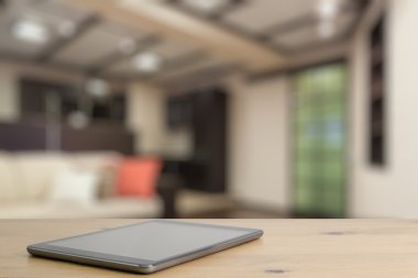 Tahta masadaki dijital tablet