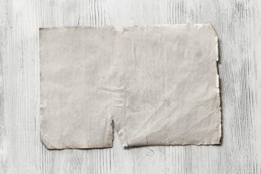 ahşap zemin üzerinde boş kağıt