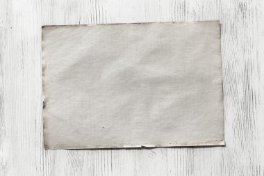 ahşap zemin üzerinde boş kağıt
