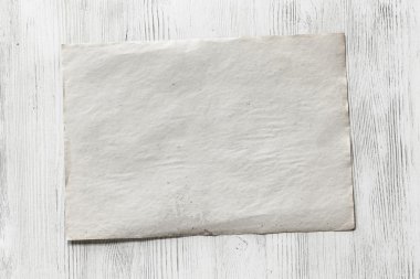 ahşap zemin üzerinde boş kağıt