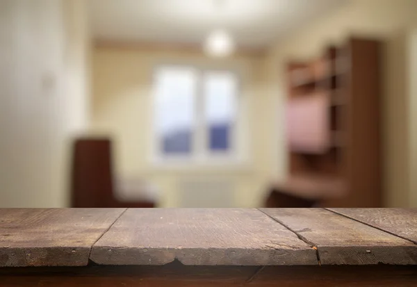Vintage drewnianym stole w salonie — Zdjęcie stockowe