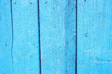 Eski ahşap kurullarında mavi boya dökülüyor