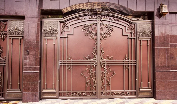 Hermosas puertas de metal — Foto de Stock