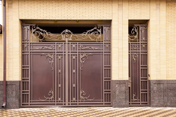 Mooie metalen poort — Stockfoto