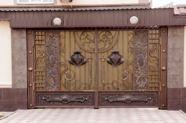 Dekoratif metal kapılar