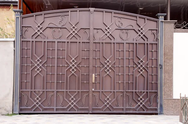 Dekorativa metall gates — Stockfoto