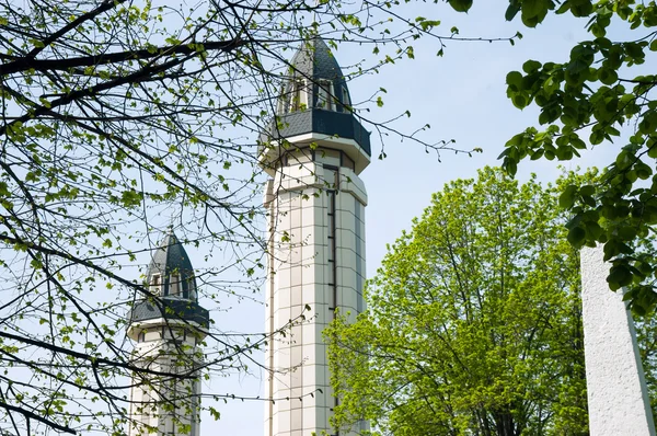 Deux minarets de la mosquée musulmane — Photo