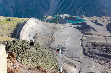 Elbrus 'a giden teleferik.