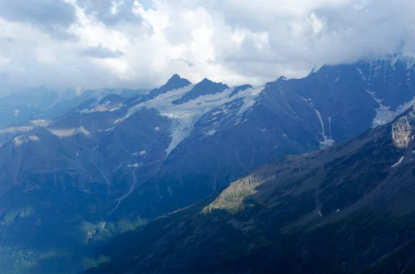 Κορυφές Της Οροσειράς Του Καυκάσου — Φωτογραφία Αρχείου