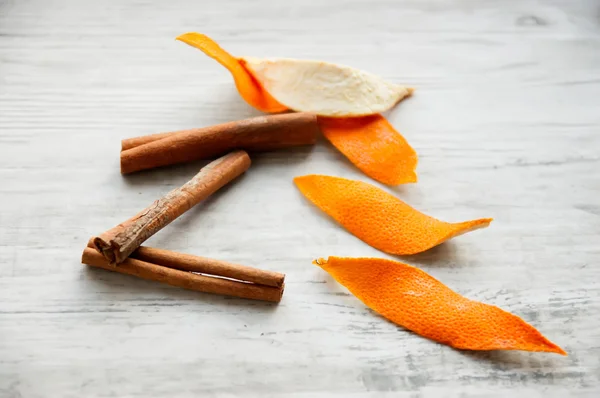 Dried orange peel and cinnamon sticks — Stock Photo, Image