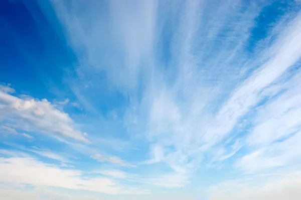 Vita moln på himlen — Stockfoto